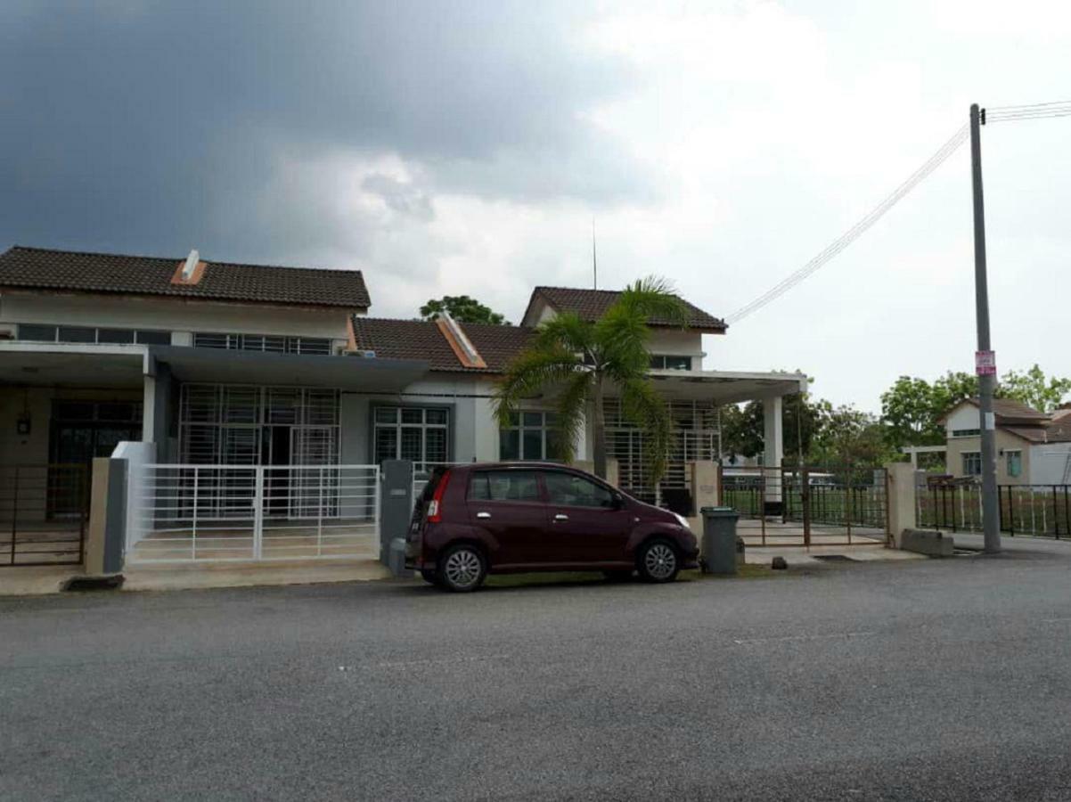 Lindanazri Homestay Mitc Melaka Extérieur photo
